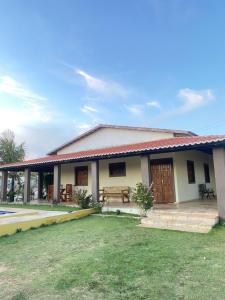 a house with a lawn in front of it at Casa dunas in Guajiru
