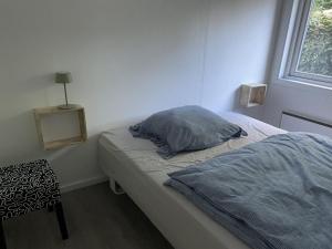 Ένα ή περισσότερα κρεβάτια σε δωμάτιο στο Holiday Home Angret - 200m from the sea by Interhome
