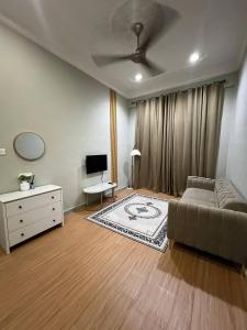 Μια τηλεόραση ή/και κέντρο ψυχαγωγίας στο Dbeeha Homestay