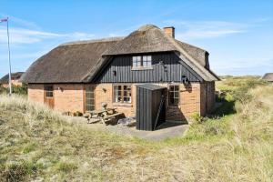 Το κτήριο όπου στεγάζεται  η παραθεριστική κατοικία