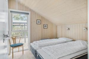 Ένα ή περισσότερα κρεβάτια σε δωμάτιο στο 40870-Ulfborg-Helmklit-224