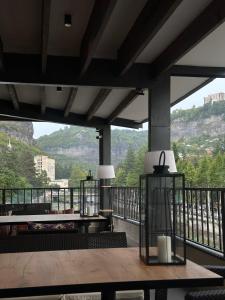 a balcony with a view of a mountain at Hotel Kvirila in Tsinsopʼeli
