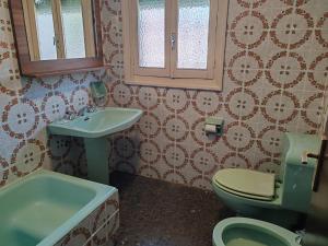 Et badeværelse på Villa Montilla + 24 billeder