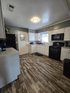 Kuchyň nebo kuchyňský kout v ubytování Charmed Getaway