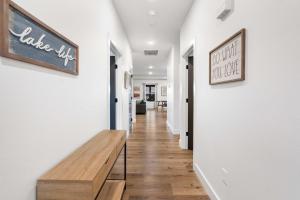 a hallway with a wooden bench in a house at Pineapple Shores - Stay for 14 in Hollister
