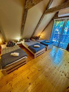 a bedroom with two beds in a attic at Szczyrkowskie Historie in Szczyrk