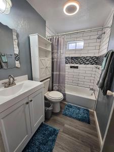 Koupelna v ubytování Stylish Charm + 7 fotografií