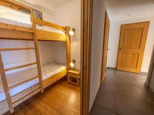 Ένα ή περισσότερα κρεβάτια σε δωμάτιο στο Confort moderne 2 chambres + coin montagne, 6 pers, proche pistes - FR-1-352-61