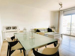 Η κουζίνα ή μικρή κουζίνα στο Beautiful Flat In Front the sea