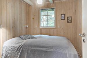 En eller flere senge i et værelse på 10086-Ulfborg-Vester-Mosevej-47