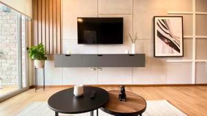 Et tv og/eller underholdning på Upscale 2BR with Balcony in Barranco + 10 billeder