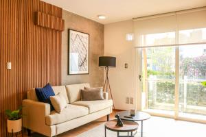 Et opholdsområde på Upscale 2BR with Balcony in Barranco