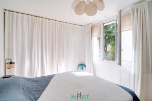 Ένα ή περισσότερα κρεβάτια σε δωμάτιο στο Orves - Seine-Saint-Denis - CI - Elegance and comfort with garden for 2 people