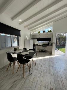 a kitchen and dining room with a table and chairs at Unquillo Cordoba departamento in Unquillo