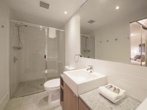 Oaks Brisbane Aurora Suites的一间浴室