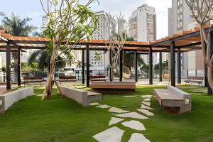 Κήπος έξω από το Suíte Perfect Black By Boss