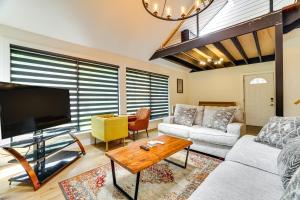 Gallery image of Hike and Fish Peaceful Family Cabin in Tobyhanna! in Pocono Country Place