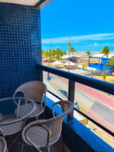 En balkon eller terrasse på Flat Luxo Frente Mar com Vista Espetacular