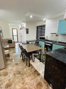 Η κουζίνα ή μικρή κουζίνα στο Newly built studio in the most beautiful areas of Jabal Amman استوديو بناء جديد في اجمل مناطق جبل عمان