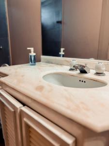 a bathroom counter with a sink and a mirror at Habítaciones amobladas a la vuelta de la playa in Cartagena de Indias