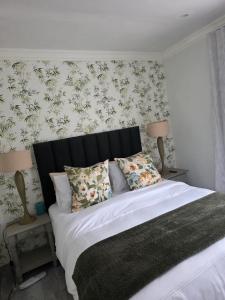 a bedroom with a large bed with floral wallpaper at Pennington Splendor Apartment in Pennington +6 photos