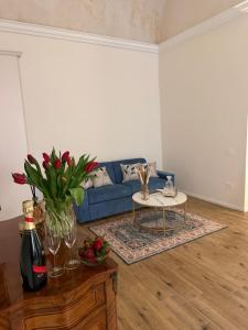 a living room with a blue couch and a table at Angiolina Suite in Naples
