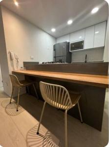 Η κουζίνα ή μικρή κουζίνα στο Apartamentos con piscina 1 cuadra de la playa