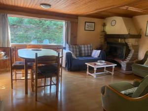 Gallery image of Mobil-home façon chalet spa au calme en nature in Bouniagues
