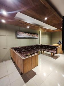 a large room with a large stove in a room at Departamento zona centro in Aguascalientes +1 photo