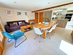 Η κουζίνα ή μικρή κουζίνα στο Appartement cosy à St Martin de Belleville, 4 pièces, proche des pistes et commodités - FR-1-452-34