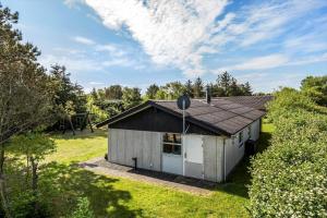 a small shed in a field with a sky at 30140-Ulfborg-Valmuevej-290 in Vang