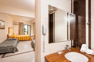 Posteľ alebo postele v izbe v ubytovaní Sirios Village Hotel & Bungalows - All Inclusive