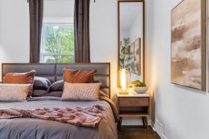 Postel nebo postele na pokoji v ubytování Relax & Play - 4BR Home with Game Room for Family & Outdoor Area + 16 fotografií