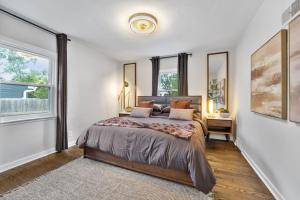 Postel nebo postele na pokoji v ubytování Relax & Play - 4BR Home with Game Room for Family & Outdoor Area