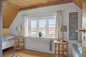 En eller flere senge i et værelse på 70500-Ulfborg-Fuglevaenget-8-A