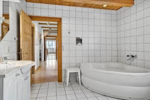 Et badeværelse på 70500-Ulfborg-Fuglevaenget-8-A