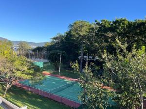 an overhead view of a tennis court at Pousada Cabanas da Praia Mole in Florianópolis