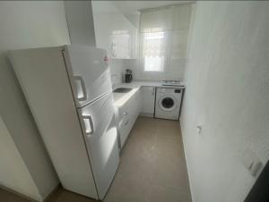 Η κουζίνα ή μικρή κουζίνα στο Chic Studio in Central Bodrum – Walk to Marina +4 φωτογραφίες