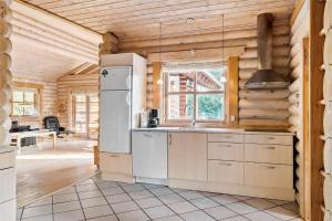 Η κουζίνα ή μικρή κουζίνα στο 40855-Ulfborg-Helmklit-240