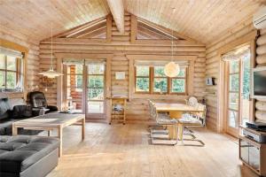 Μια τηλεόραση ή/και κέντρο ψυχαγωγίας στο 40855-Ulfborg-Helmklit-240