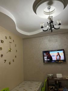 アガディールにあるAppartement à Agadirのテレビ付きのお部屋