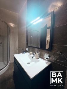 Koupelna v ubytování Sliema Modern 2 Bedroom Apartment 1 Minute from the Promenade + 6 fotografií