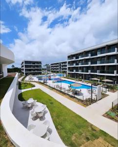 a view of the pool at a resort at Makia Beach muro alto in Ipojuca
