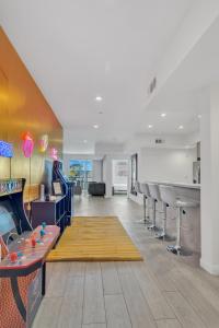 Imagen de la galería de Ladera Hideaway - 3 Bedroom Condo With Arcade Games!!!, en Los Ángeles