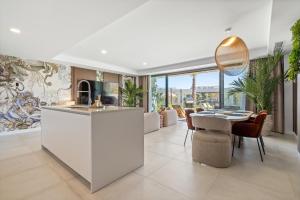 a kitchen and living room with a table and chairs at Evergreen Exclusive in Mijas Costa