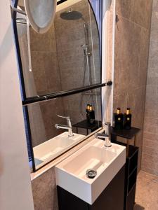 Ένα μπάνιο στο Studio Miravelle