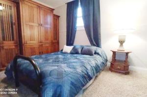 Ένα ή περισσότερα κρεβάτια σε δωμάτιο στο West Indianapolis metro area studio