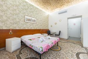 Ένα ή περισσότερα κρεβάτια σε δωμάτιο στο Termini Roma Imperiale