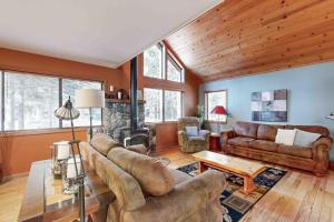 a living room with leather furniture and a fireplace at Schussing Escape in Truckee