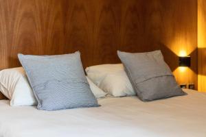 Postel nebo postele na pokoji v ubytování Zielo L101 New Building Studio Apt with AC Rooftop